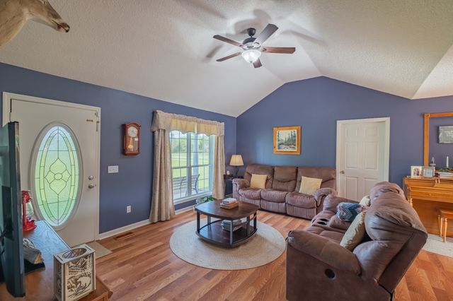 1844 Twin Caves Dr, Lewisburg, TN 37091