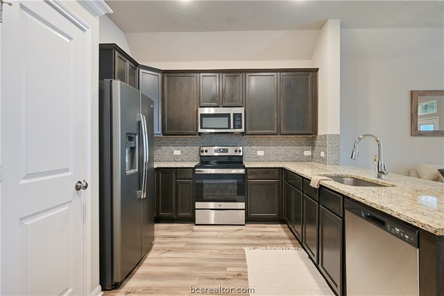 2011 Kathryn Drive, Bryan, TX 77807