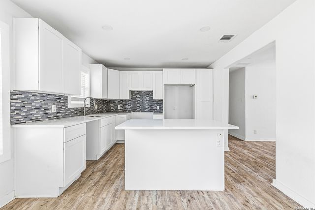 1623 N CENTER ST, San Antonio, TX 78202