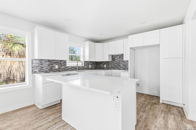 1623 N CENTER ST, San Antonio, TX 78202