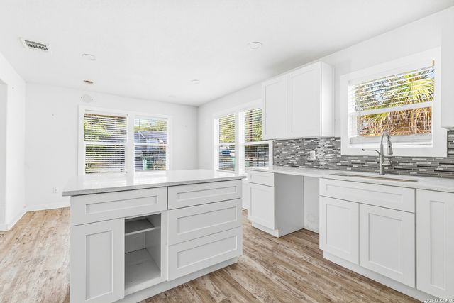 1623 N CENTER ST, San Antonio, TX 78202