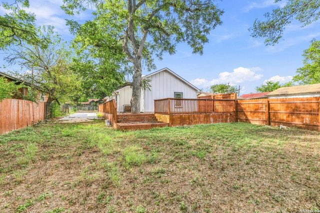 1623 N CENTER ST, San Antonio, TX 78202