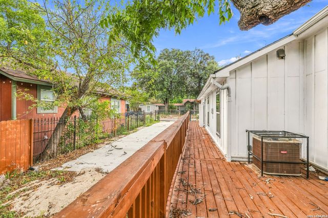 1623 N CENTER ST, San Antonio, TX 78202