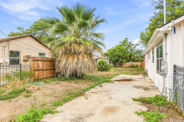 1623 N CENTER ST, San Antonio, TX 78202