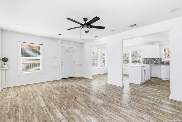 1623 N CENTER ST, San Antonio, TX 78202