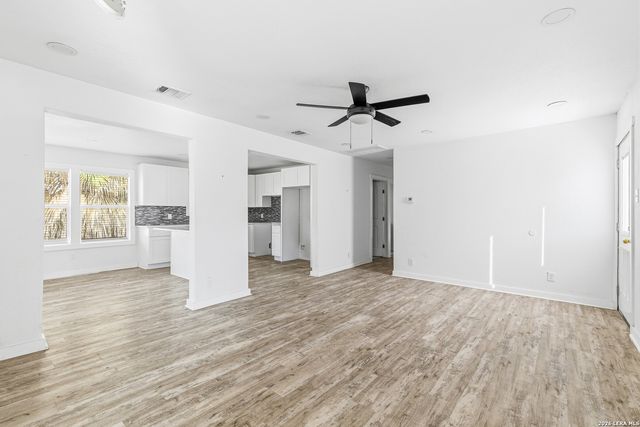 1623 N CENTER ST, San Antonio, TX 78202