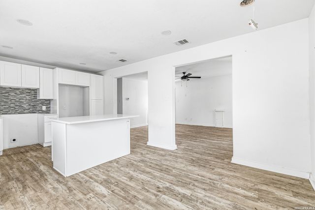 1623 N CENTER ST, San Antonio, TX 78202