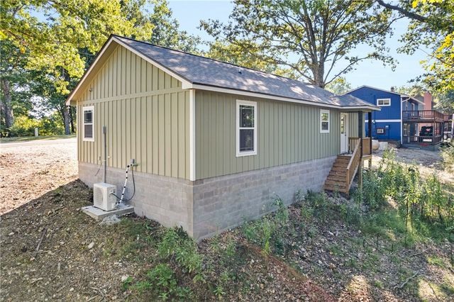 111 Ridge Road, Eureka Springs, AR 72631