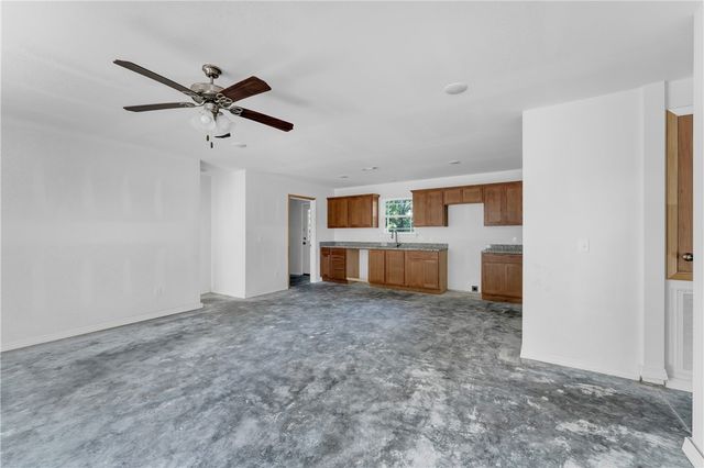 111 Ridge Road, Eureka Springs, AR 72631