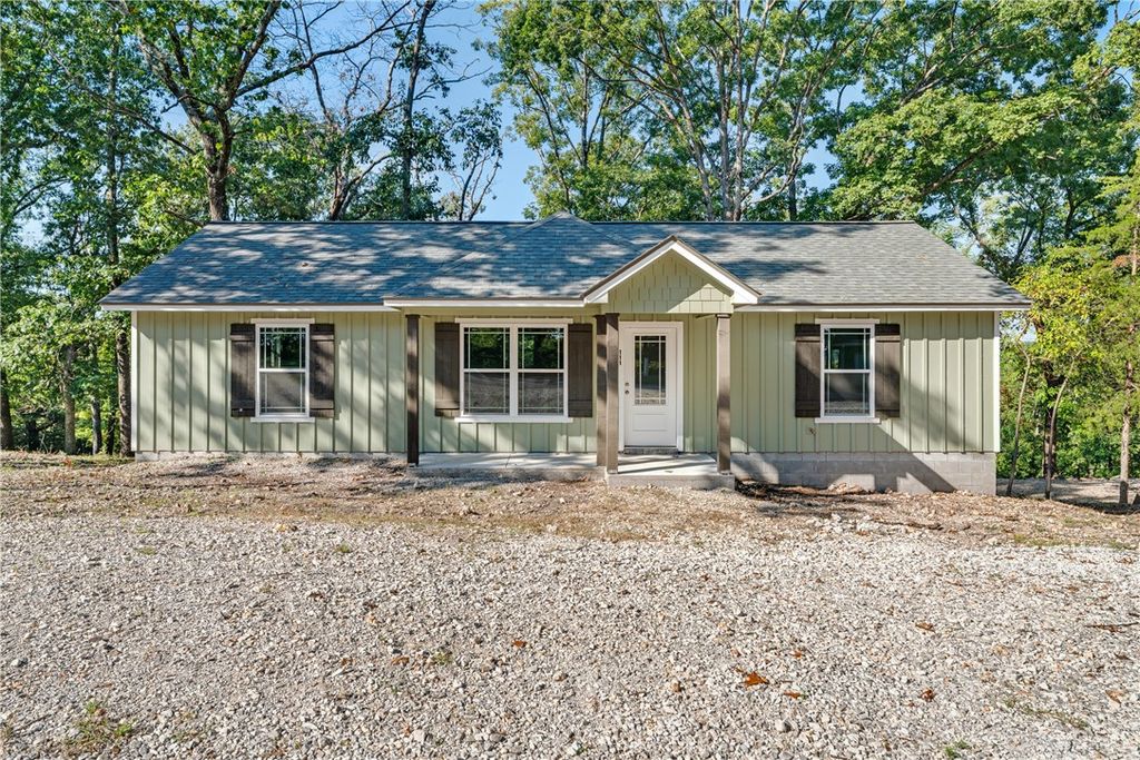 111 Ridge Road, Eureka Springs, AR 72631