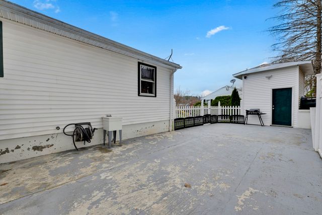 23 Chartier Ln, Southbridge, MA 01550