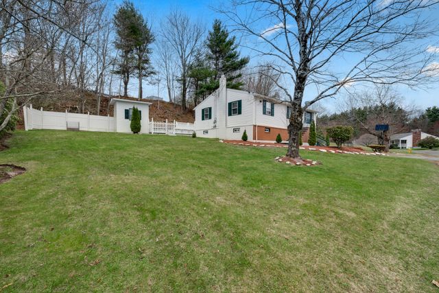 23 Chartier Ln, Southbridge, MA 01550