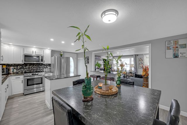 23 Chartier Ln, Southbridge, MA 01550