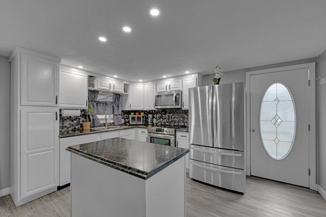 23 Chartier Ln, Southbridge, MA 01550