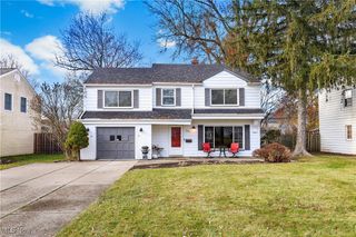 1352 Croyden Road, Lyndhurst, OH 44124