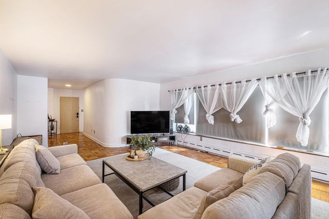 915 E Court #206 Street, Flint, MI 48503