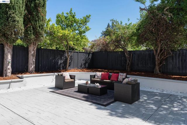 5290 Crestline Way, Pleasanton, CA 94566