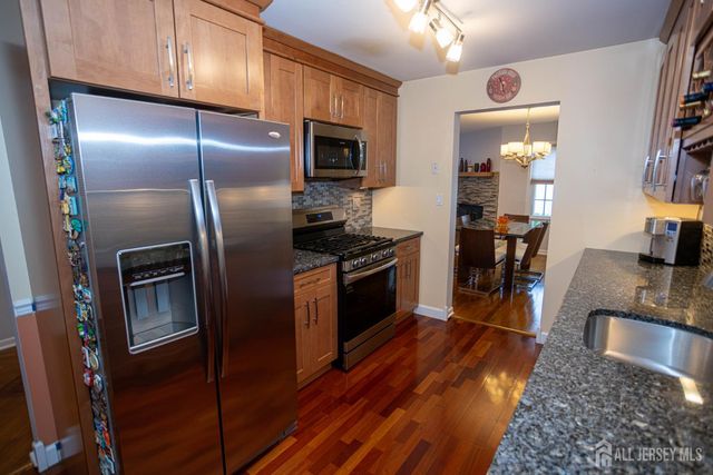 113 Woodmere Drive, Sayreville, NJ 08859