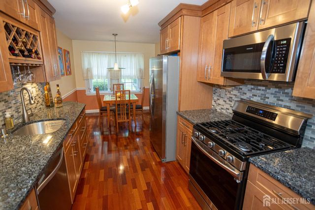 113 Woodmere Drive, Sayreville, NJ 08859