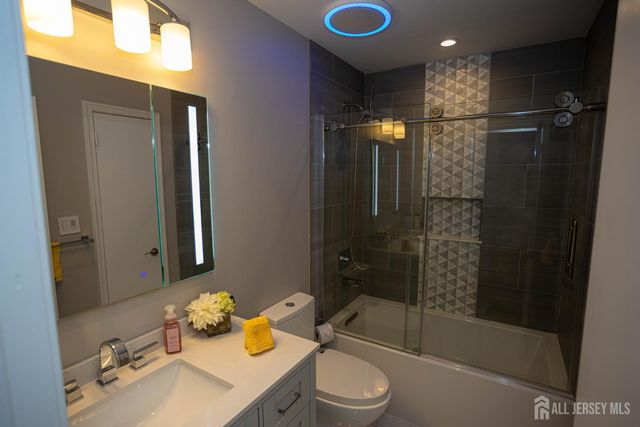113 Woodmere Drive, Sayreville, NJ 08859