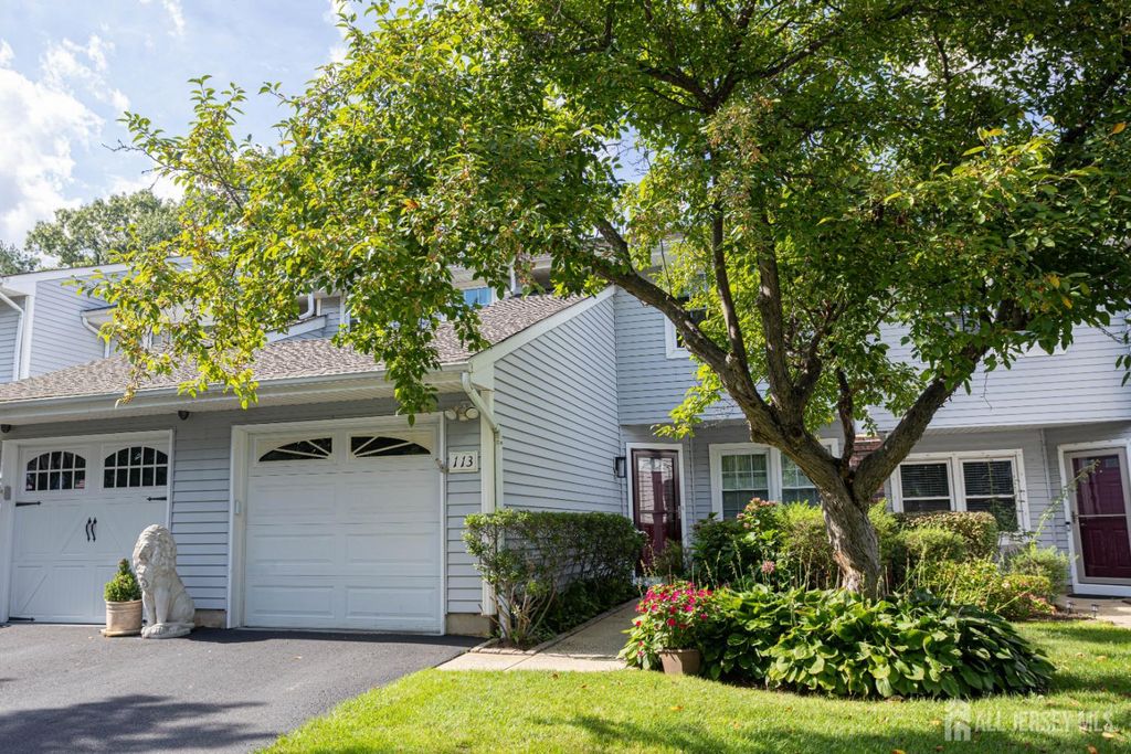 113 Woodmere Drive, Sayreville, NJ 08859
