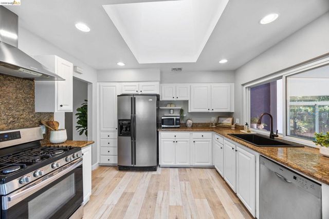 2715 Lyon Cir, Concord, CA 94518