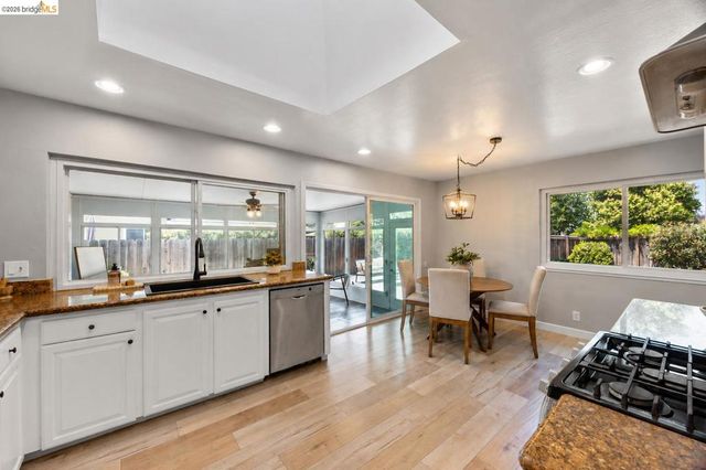 2715 Lyon Cir, Concord, CA 94518