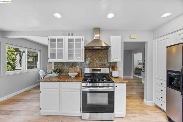 2715 Lyon Cir, Concord, CA 94518