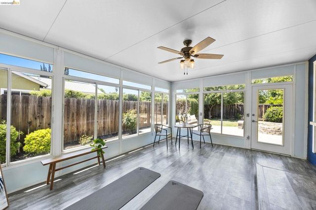 2715 Lyon Cir, Concord, CA 94518