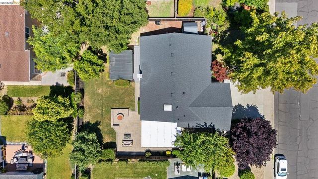 2715 Lyon Cir, Concord, CA 94518