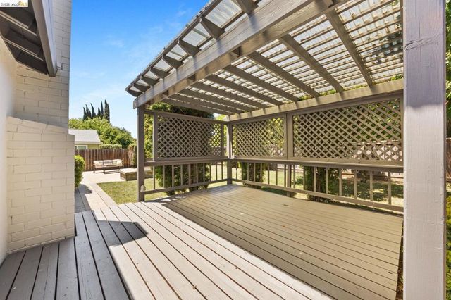 2715 Lyon Cir, Concord, CA 94518