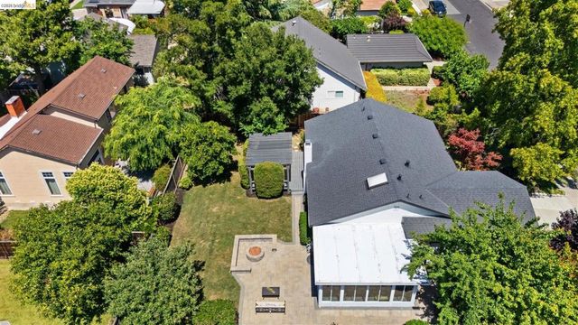 2715 Lyon Cir, Concord, CA 94518