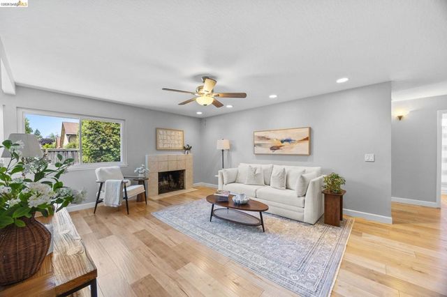 2715 Lyon Cir, Concord, CA 94518