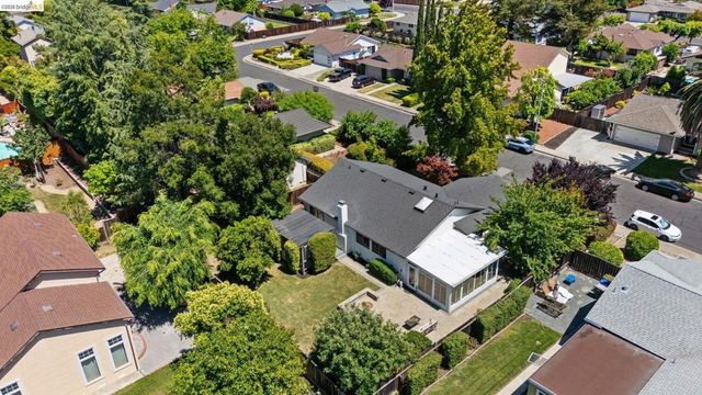 2715 Lyon Cir, Concord, CA 94518