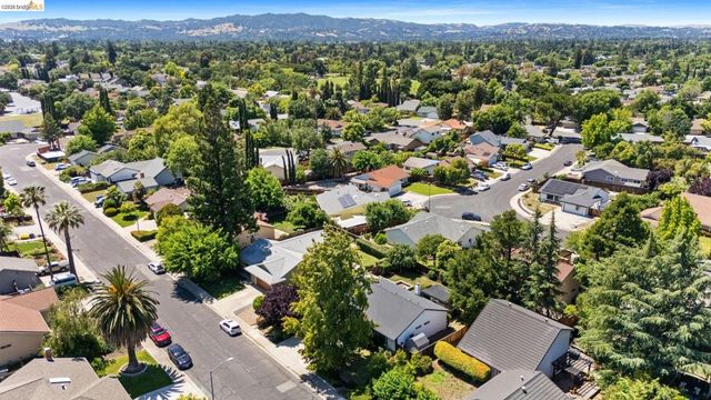 2715 Lyon Cir, Concord, CA 94518