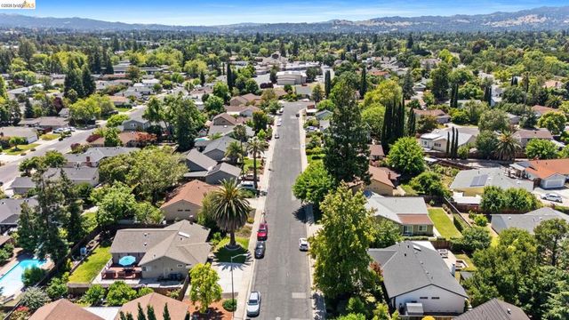 2715 Lyon Cir, Concord, CA 94518