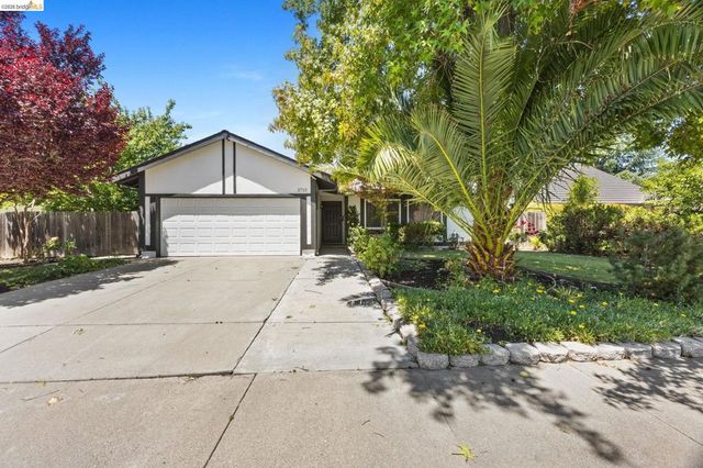 2715 Lyon Cir, Concord, CA 94518