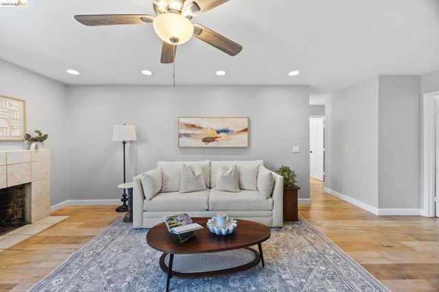 2715 Lyon Cir, Concord, CA 94518