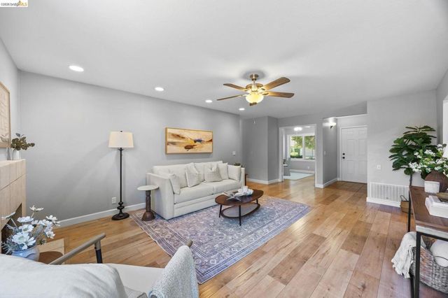 2715 Lyon Cir, Concord, CA 94518