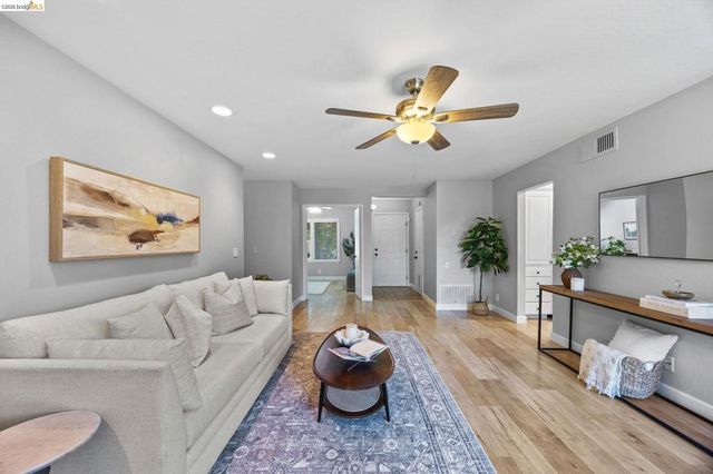 2715 Lyon Cir, Concord, CA 94518