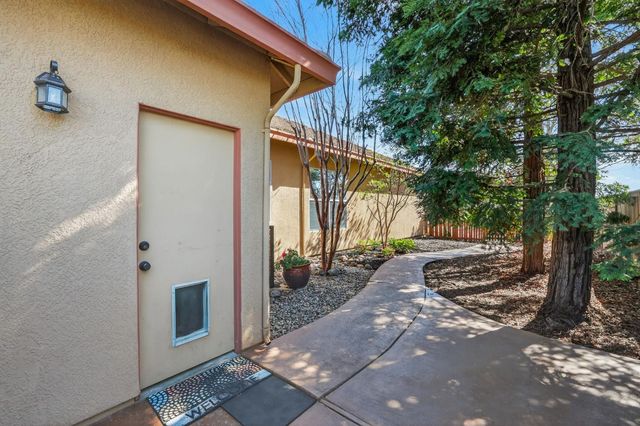 421 Fuente Pl, Lincoln, CA 95648