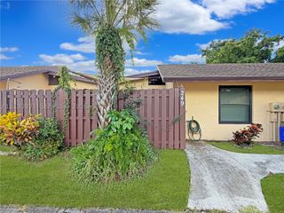 249 Briarwood Cir, Hollywood, FL 33024