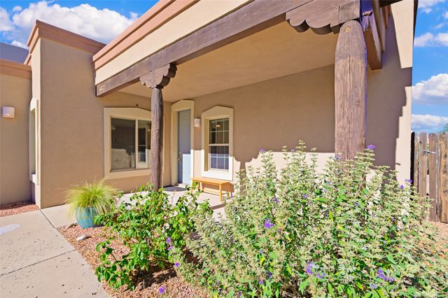 6821 Sunset Circle, Santa Fe, NM 87507