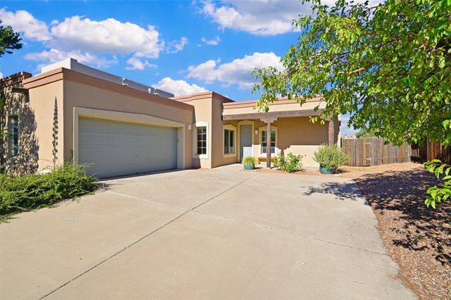 6821 Sunset Circle, Santa Fe, NM 87507
