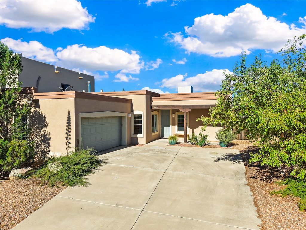 6821 Sunset Circle, Santa Fe, NM 87507