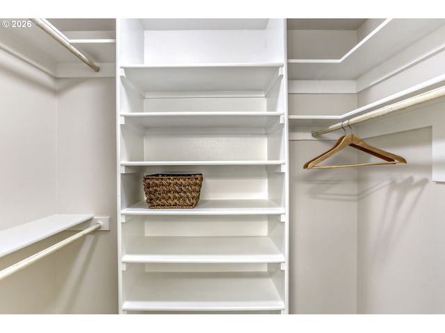 15420 Nw PERIMETER Dr, Beaverton, OR 97006