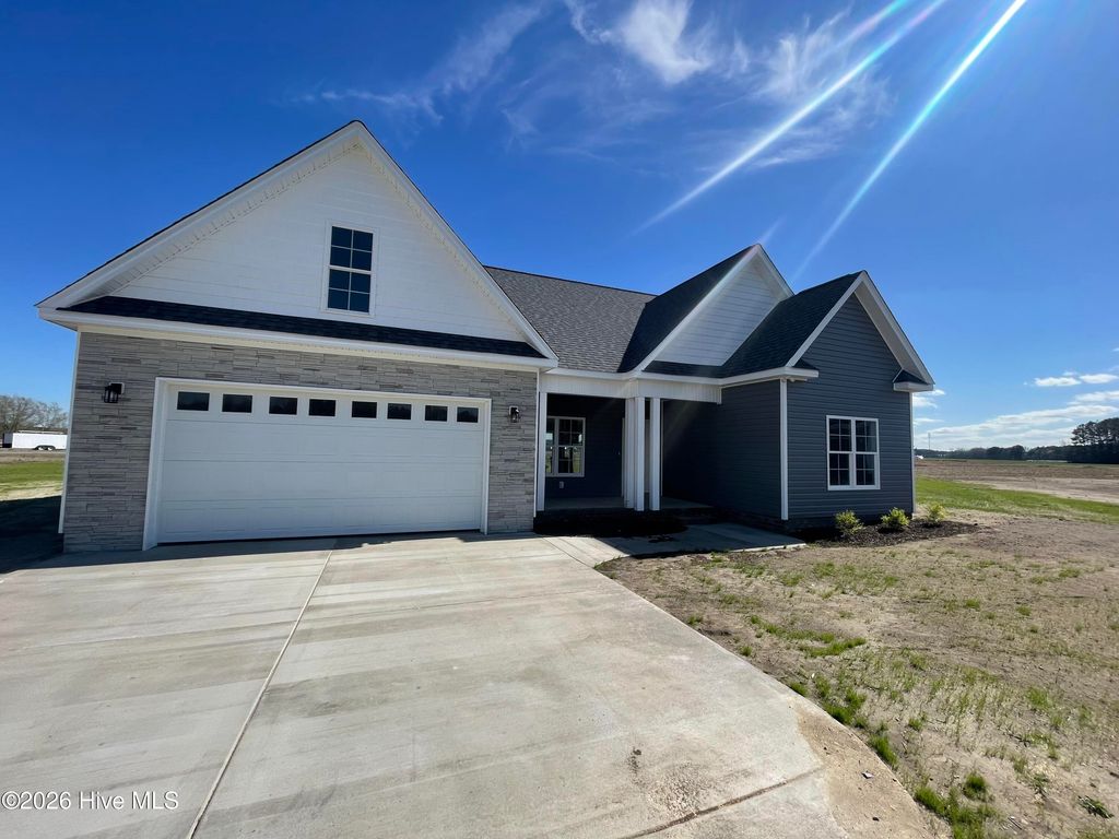 2753 Whitaker Glen Drive, Farmville, NC 27828