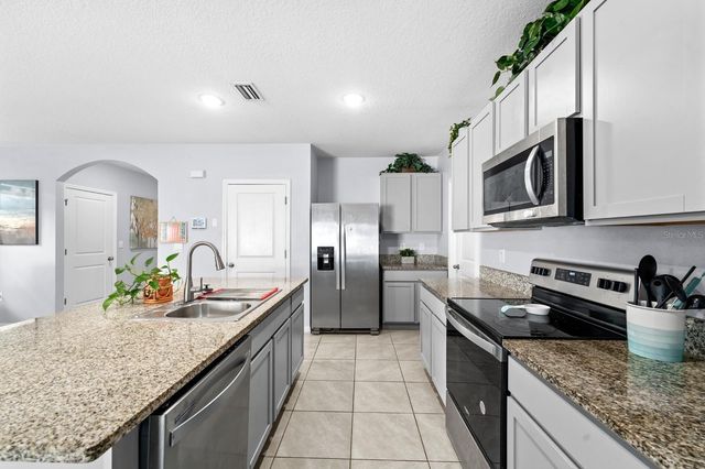 10532 PENNY GALE LOOP, San Antonio, FL 33576