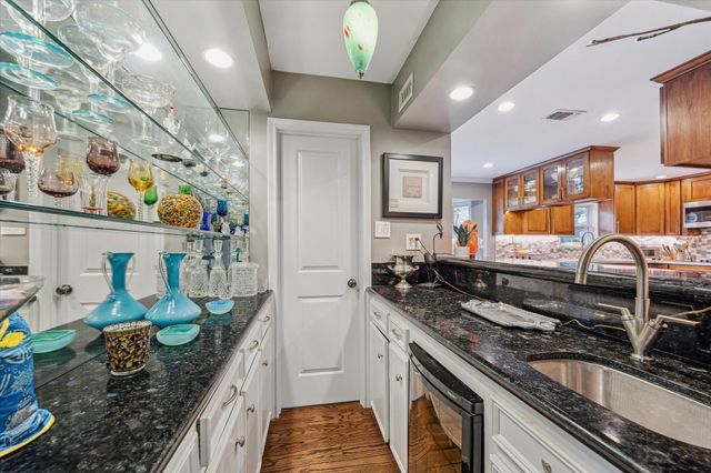 9006 Bonhomme Road, Houston, TX 77074
