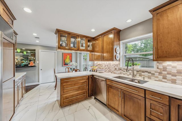 9006 Bonhomme Road, Houston, TX 77074